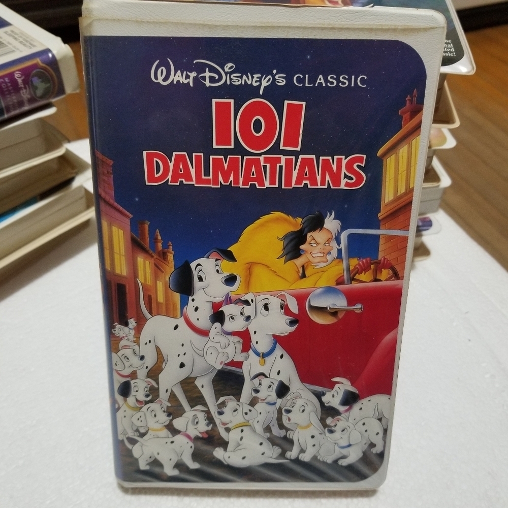 5 for 20$...Walt Disney presents 101 Dalmatians Cassette Tape Movie